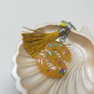 S resin letter gold theme