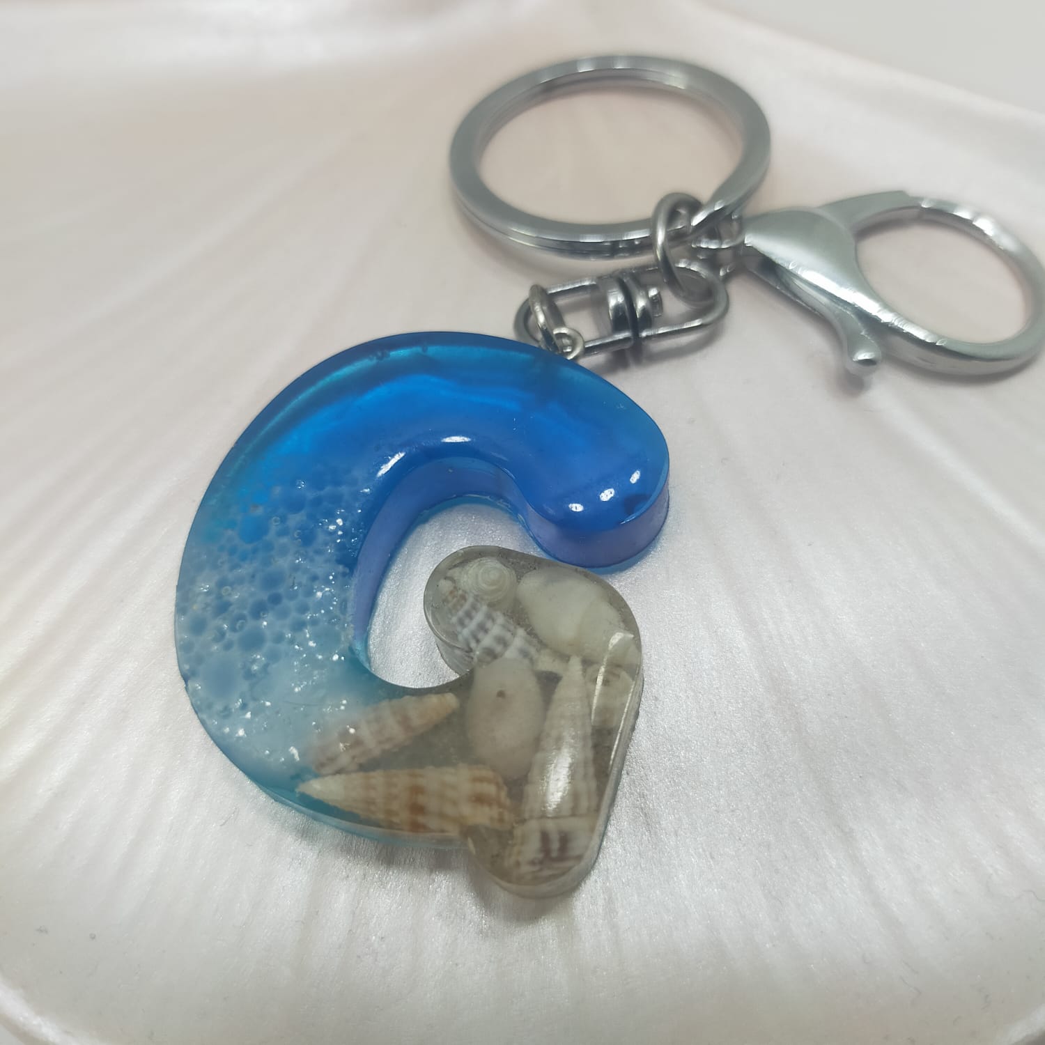 G resin letter keychain beach