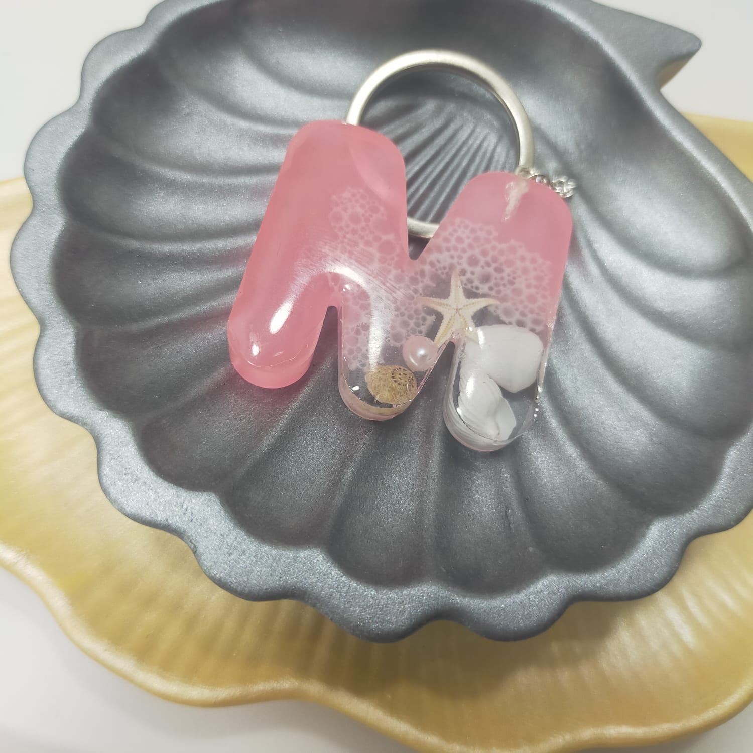 M resin letter pink beach