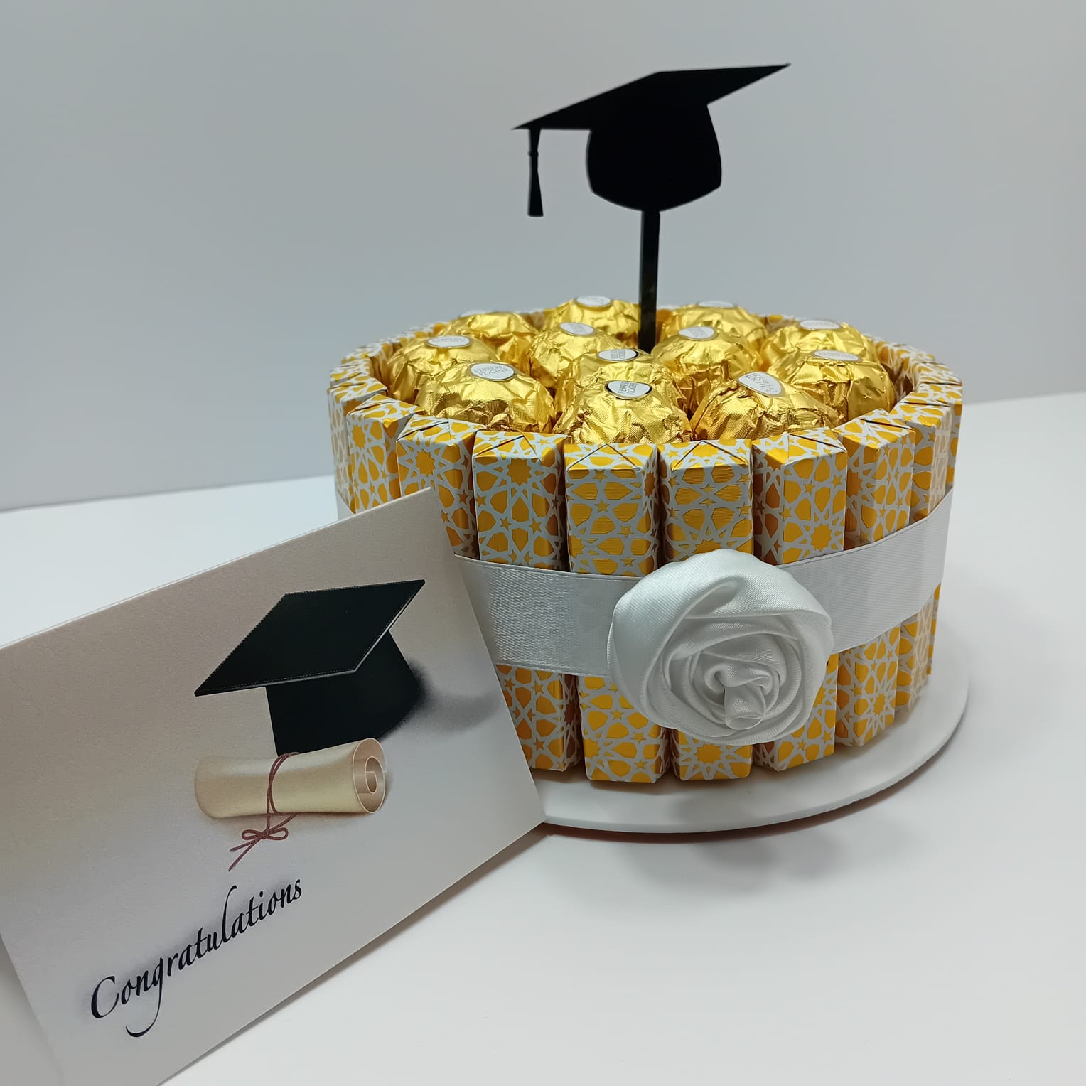 Chocolate round stand for graduation