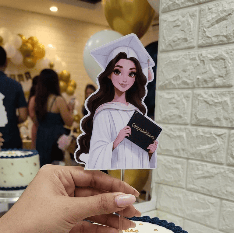 Graduation topper cake and flowers